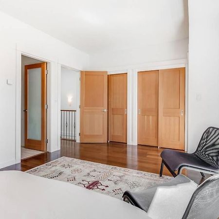 Cedar Hill Sunlit Stay - Bright Spacious & Modern Victoria Extérieur photo