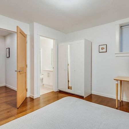 Cedar Hill Sunlit Stay - Bright Spacious & Modern Victoria Extérieur photo