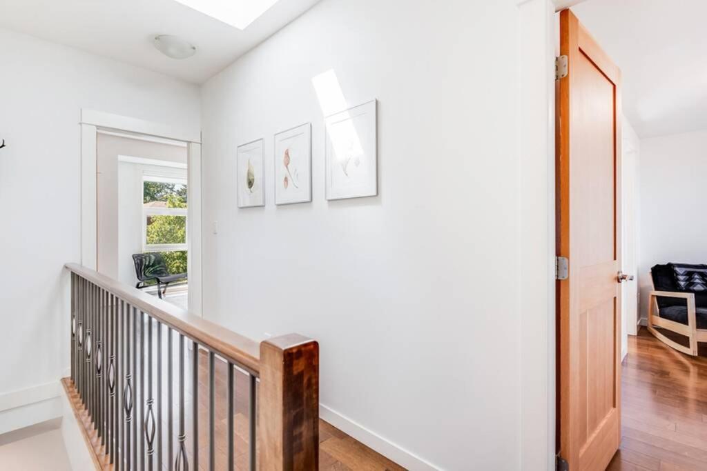 Cedar Hill Sunlit Stay - Bright Spacious & Modern Victoria Extérieur photo