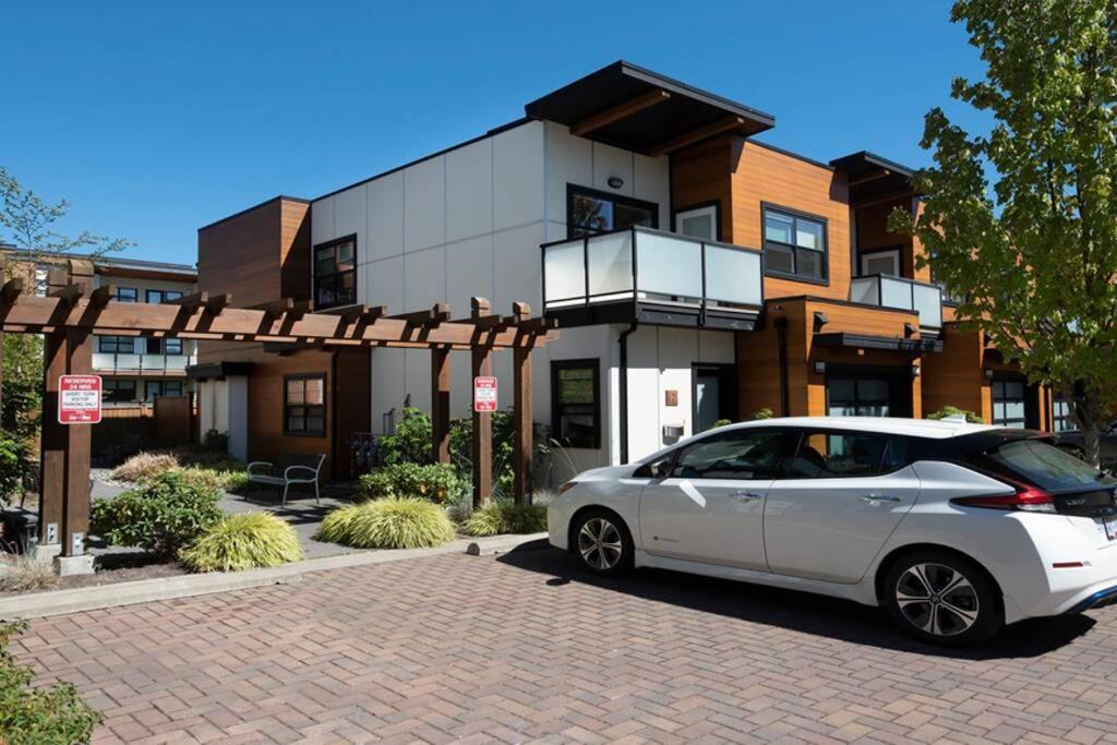 Cedar Hill Sunlit Stay - Bright Spacious & Modern Victoria Extérieur photo
