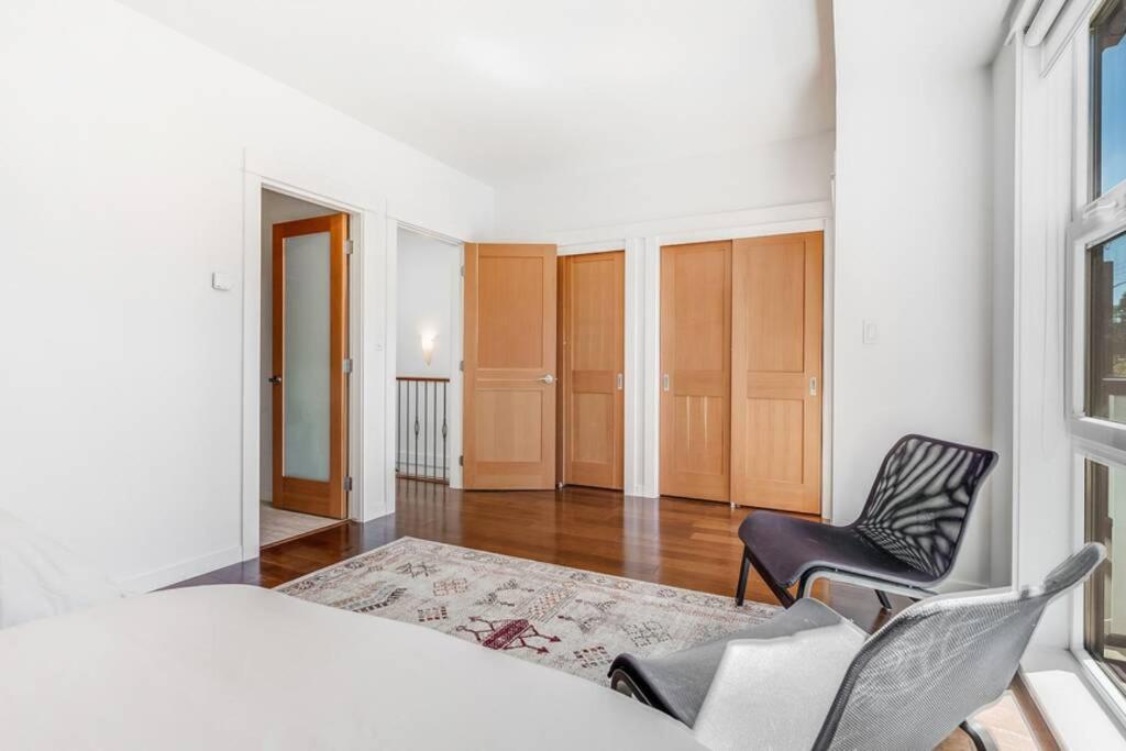Cedar Hill Sunlit Stay - Bright Spacious & Modern Victoria Extérieur photo