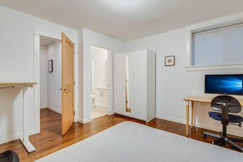 Cedar Hill Sunlit Stay - Bright Spacious & Modern Victoria Extérieur photo