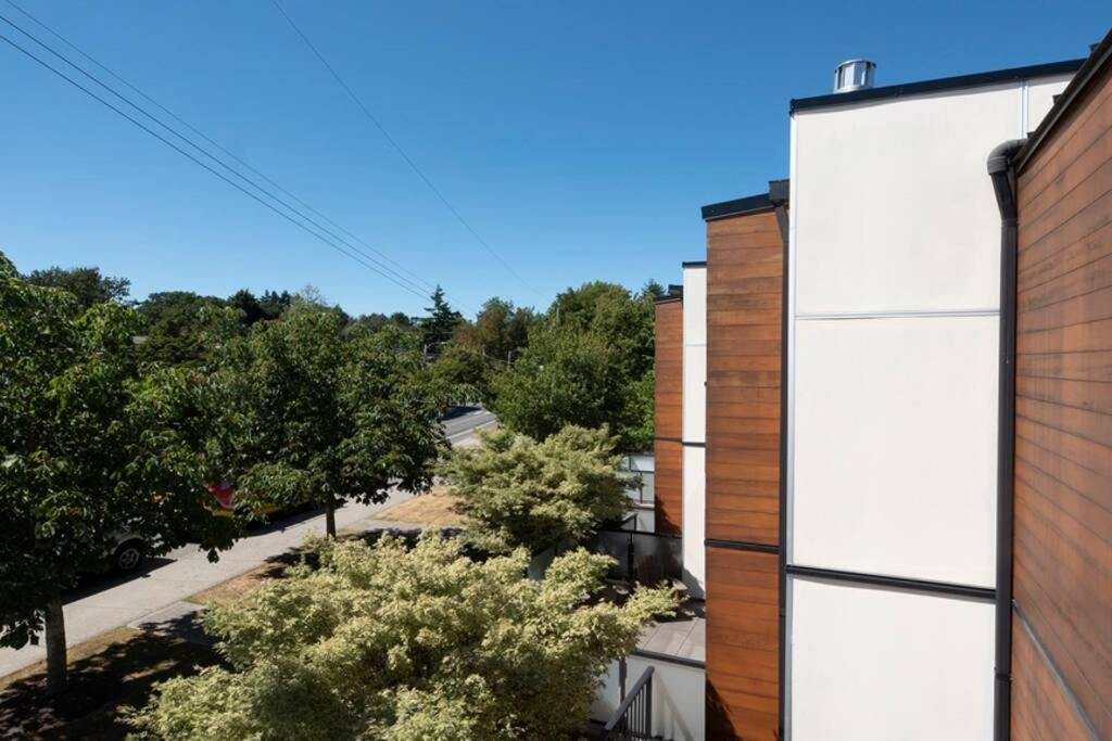Cedar Hill Sunlit Stay - Bright Spacious & Modern Victoria Extérieur photo